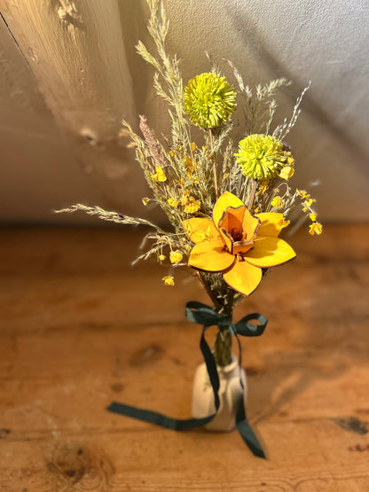 Daffodil Dainty Disco - Wooden & Dried Arrangement - Dominique