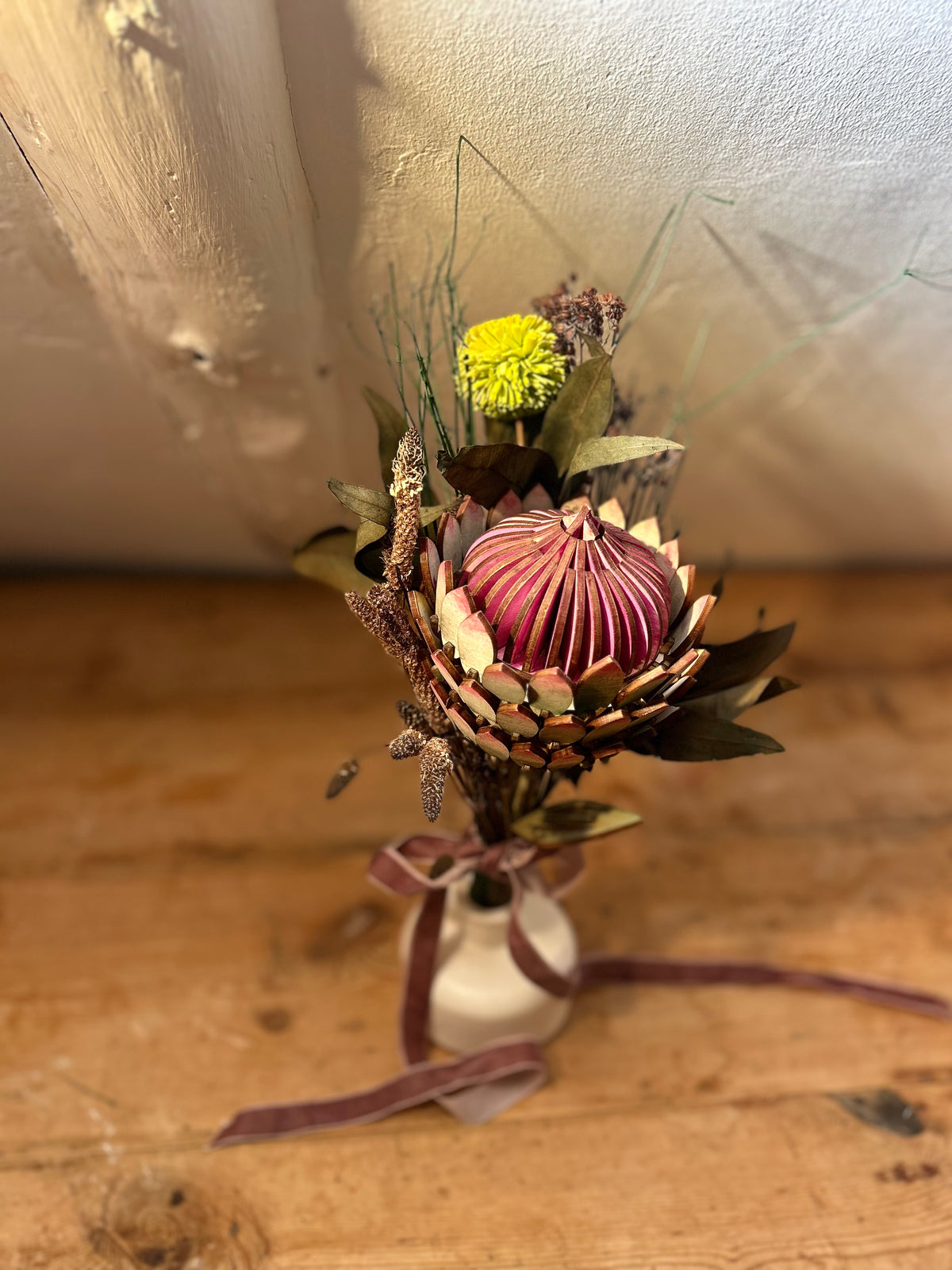 Blooming Artichoke - Wooden & Dried Arrangement - Dominique