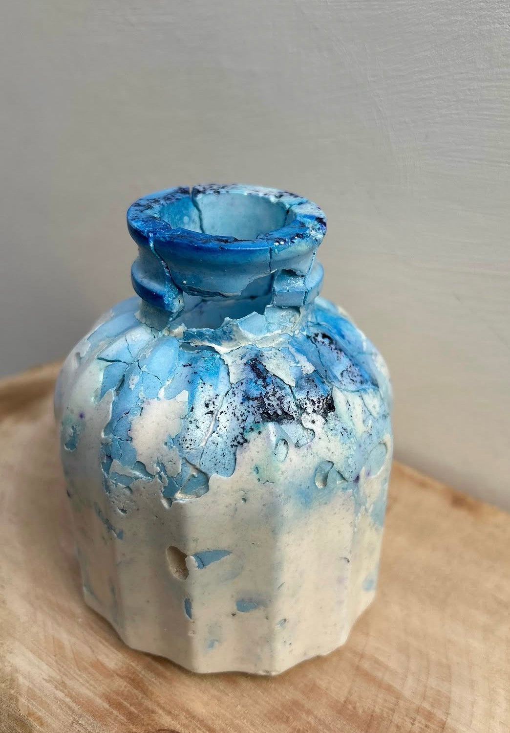 Distressed Vase - Azure - Dominique