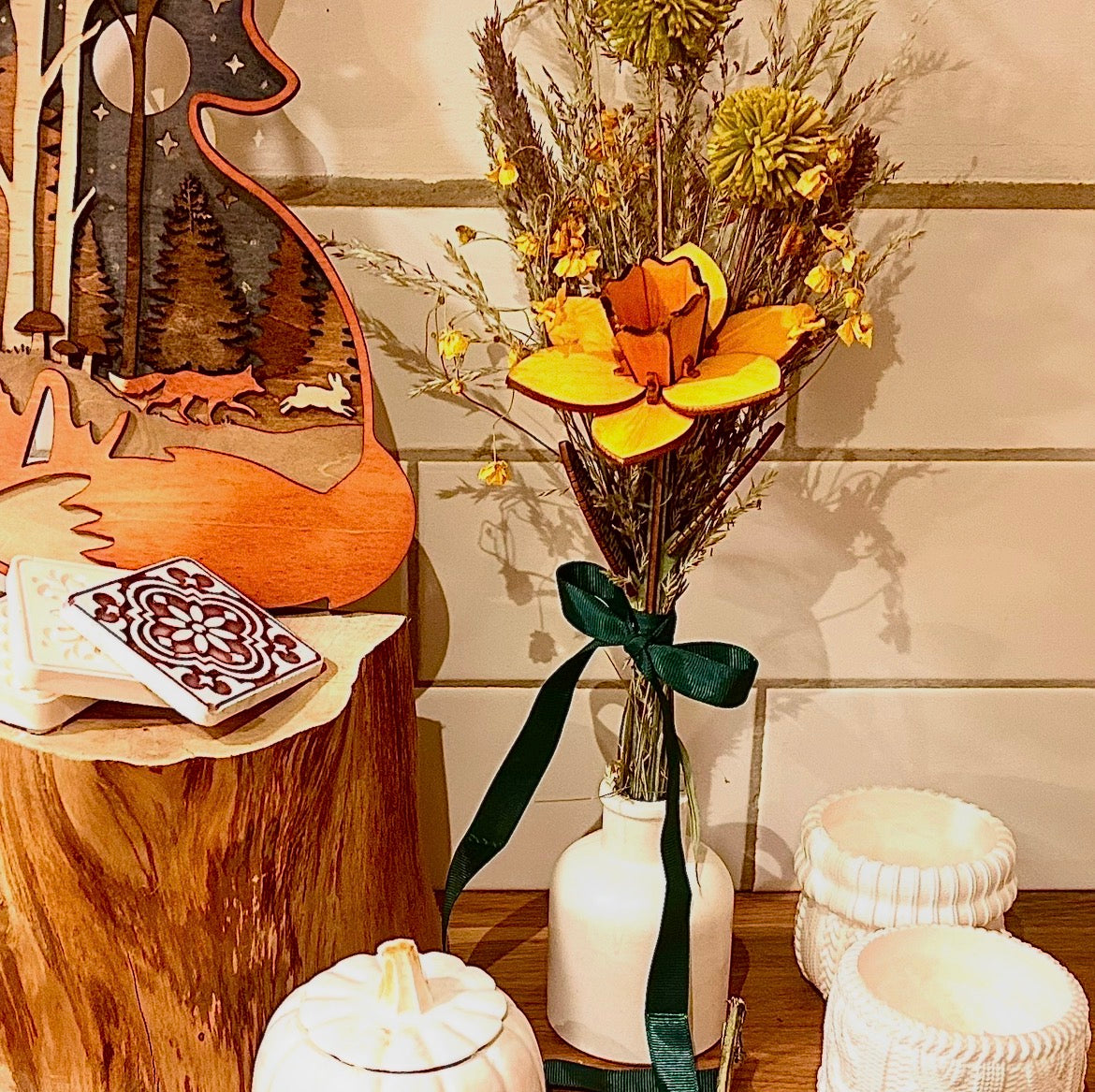Daffodil Dainty Disco - Wooden & Dried Arrangement - Dominique