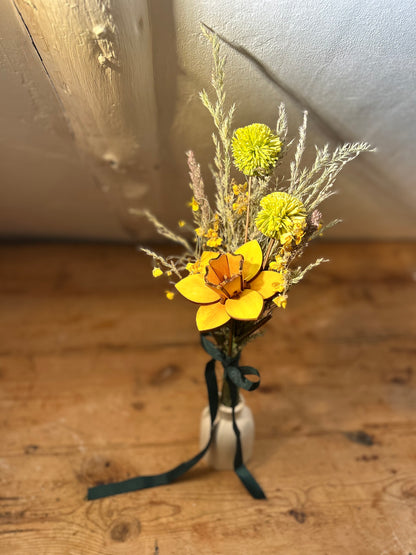 Daffodil Dainty Disco - Wooden & Dried Arrangement - Dominique