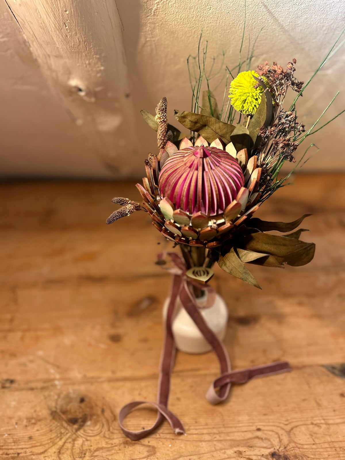 Blooming Artichoke - Wooden & Dried Arrangement - Dominique