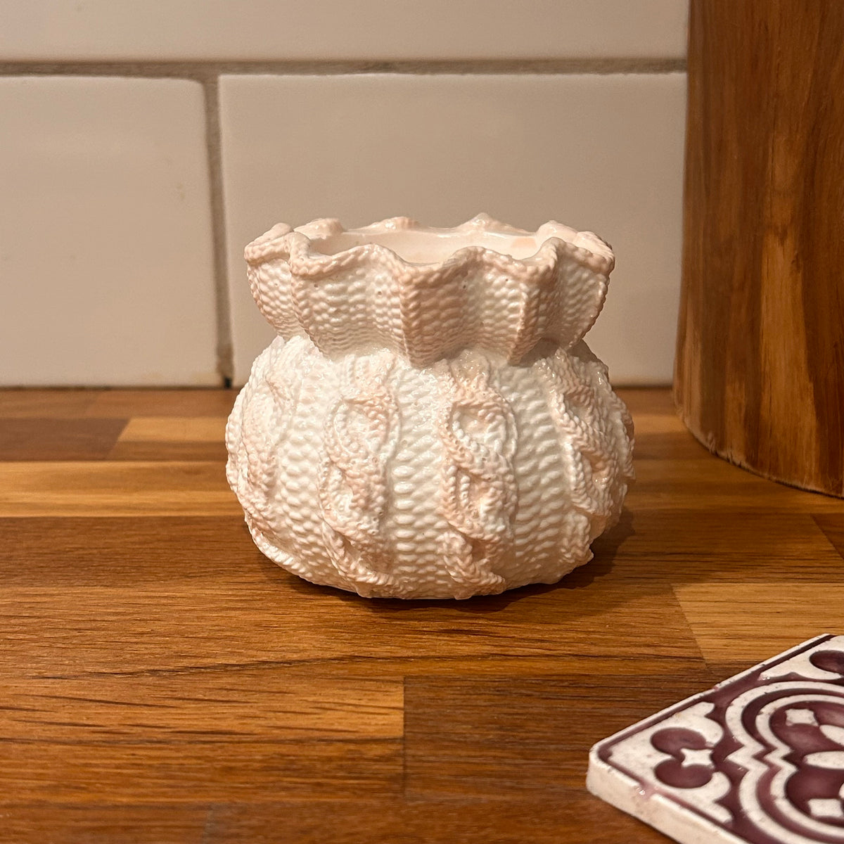 Knitted vessel - Knit’n’Witt - Dominique